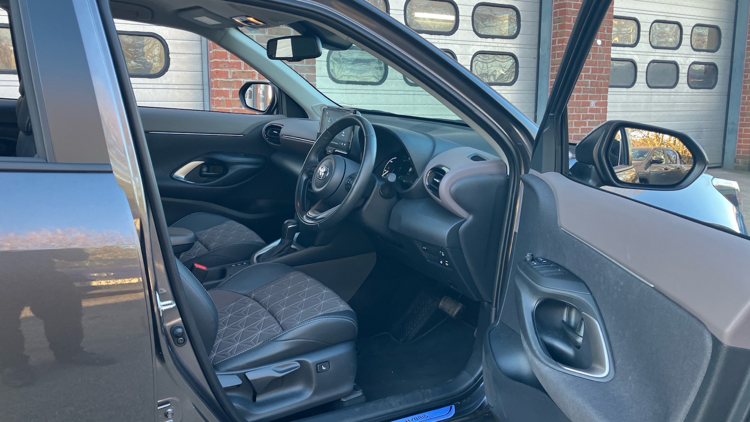 Used Toyota Yaris Cross 2024 for sale - 77105176: Photo 11