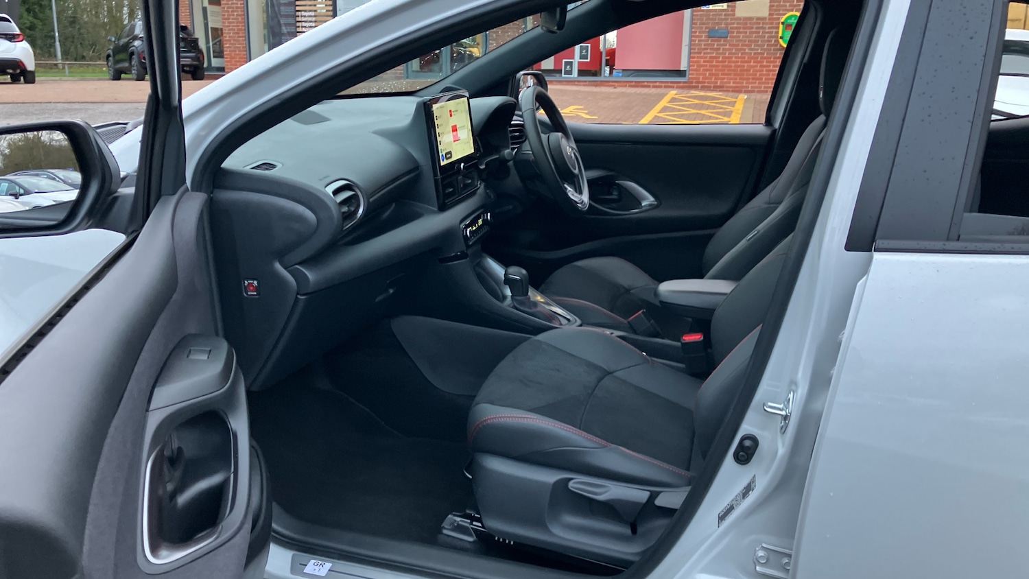 Used Toyota Yaris 2024 for sale - 77004175: Photo 10