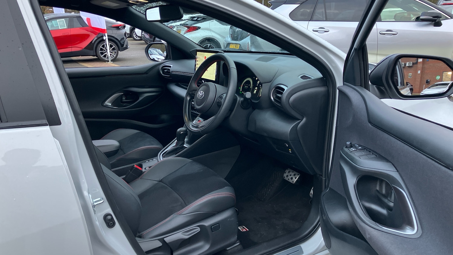 Used Toyota Yaris 2024 for sale - 77004175: Photo 11