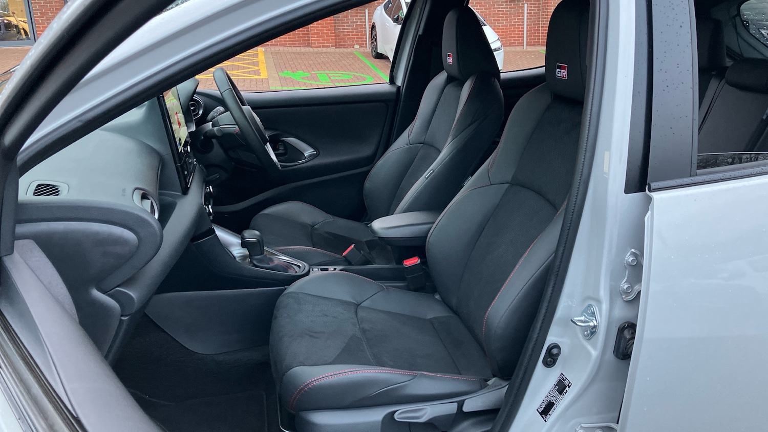 Used Toyota Yaris 2024 for sale - 77004175: Photo 43