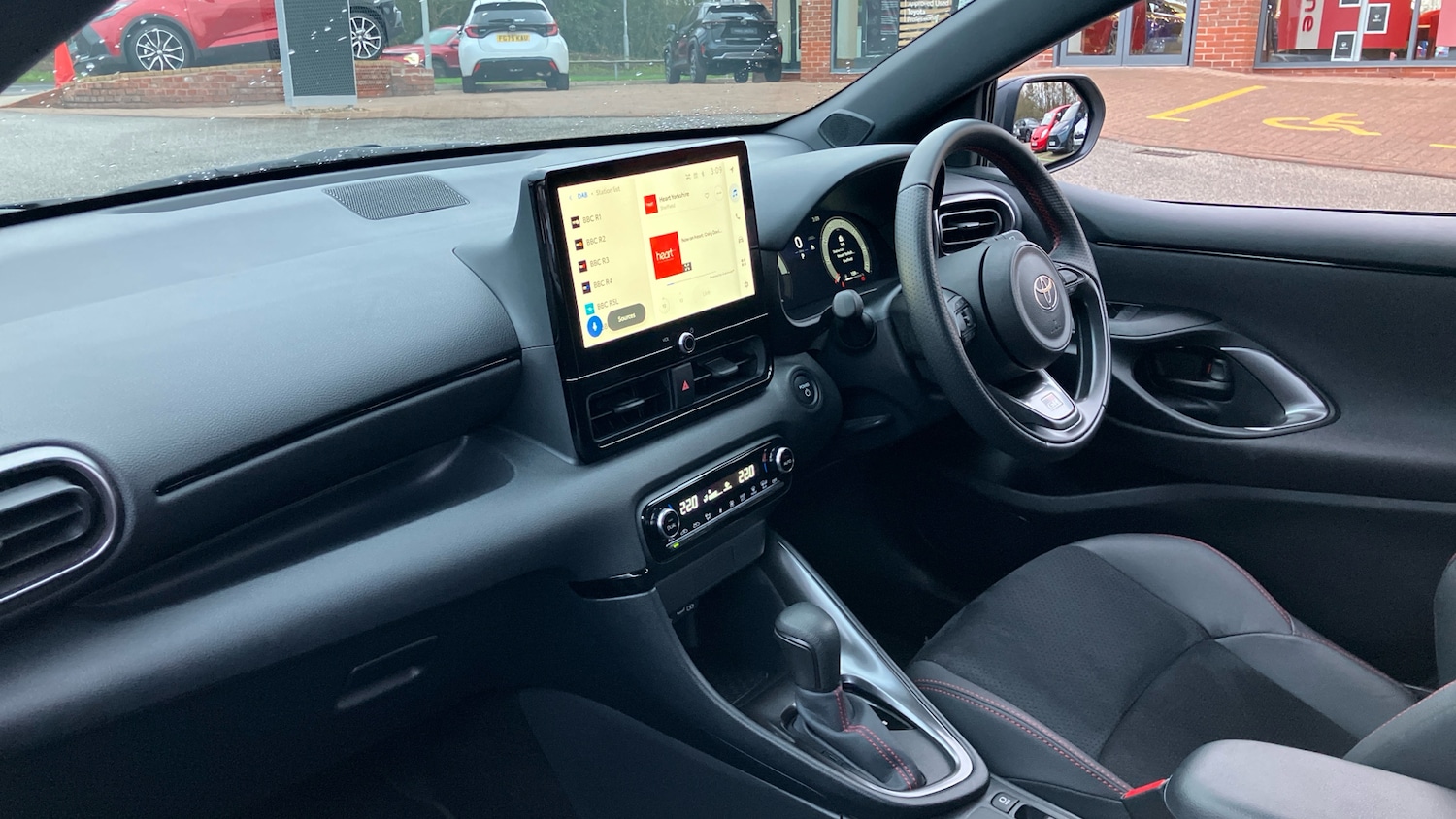 Used Toyota Yaris 2024 for sale - 77004175: Photo 44