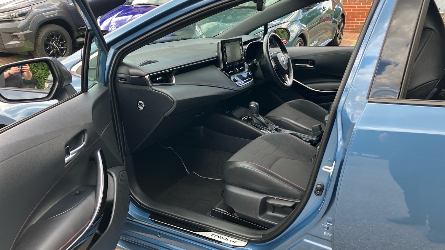 2019 Toyota Corolla 1.8 VVT-i Hybrid Excel 5dr CVT Hybrid Estate Estate Hybrid A - Picture 10 of 24