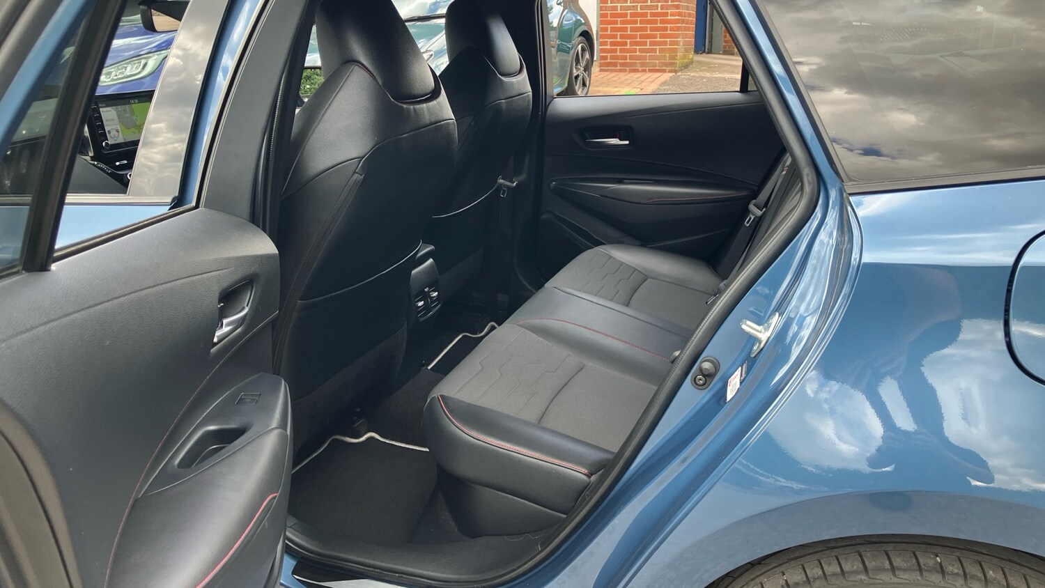 2019 Toyota Corolla 1.8 VVT-i Hybrid Excel 5dr CVT Hybrid Estate Estate Hybrid A - Picture 13 of 24