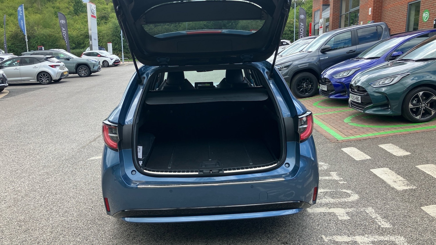 2019 Toyota Corolla 1.8 VVT-i Hybrid Excel 5dr CVT Hybrid Estate Estate Hybrid A - Picture 14 of 24