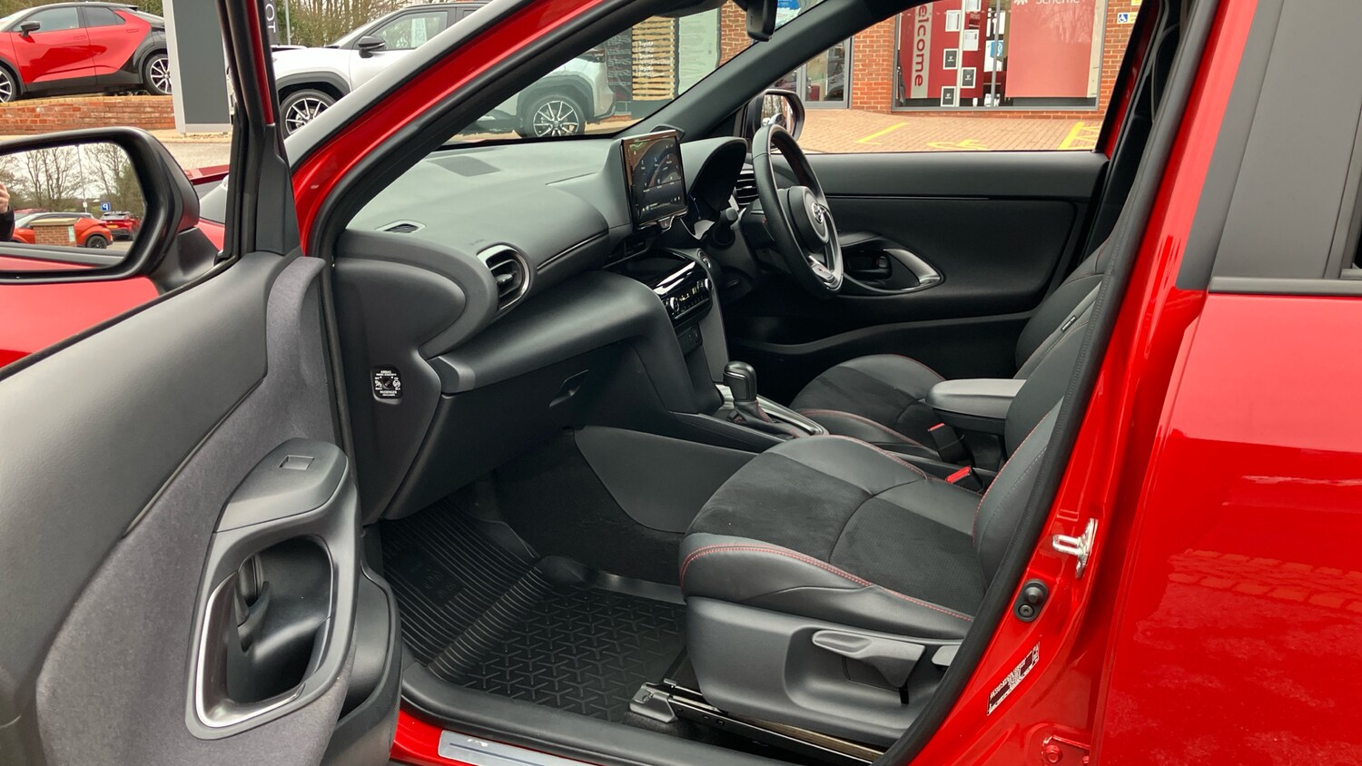 Used Toyota Yaris Cross 2023 for sale - 77068953: Photo 10