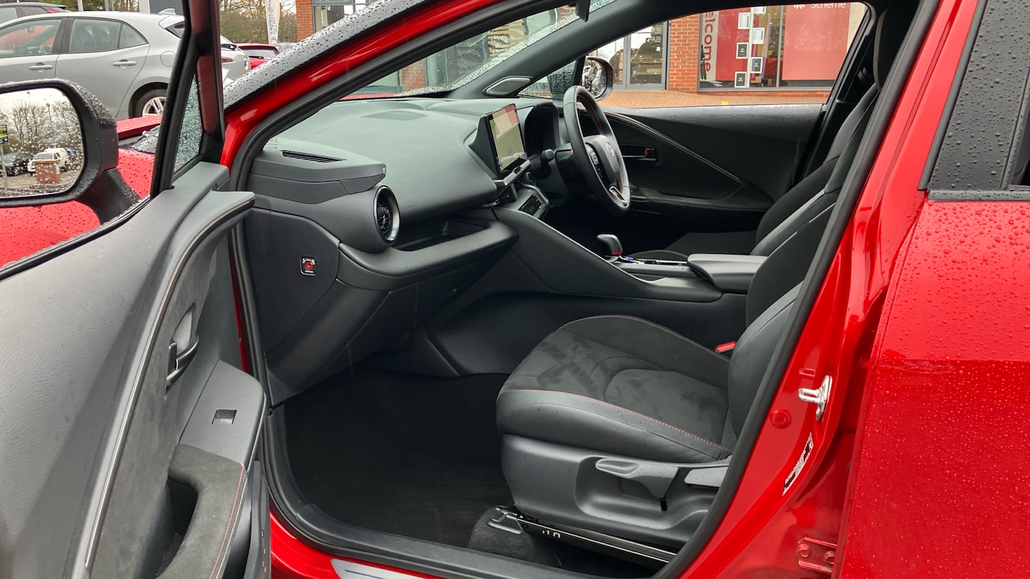 Used Toyota C-HR 2024 for sale - 76796800: Photo 10