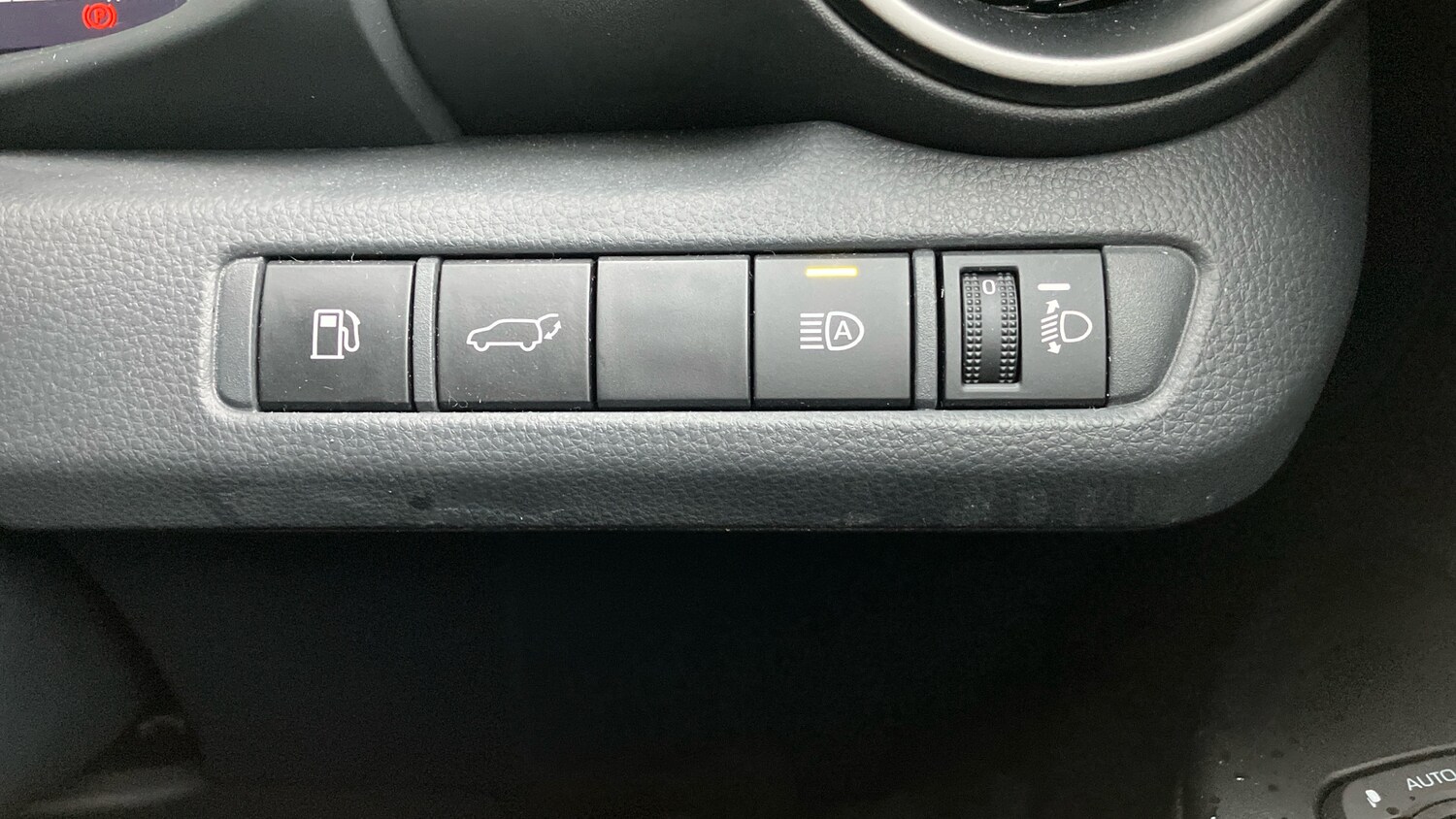 Used Toyota C-HR 2024 for sale - 76796800: Photo 48