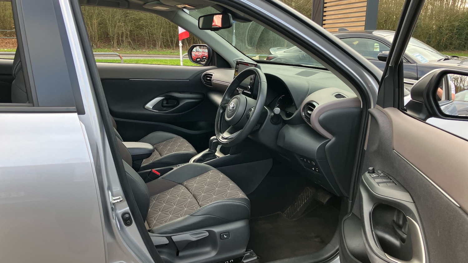 Used Toyota Yaris Cross 2023 for sale - 77690622: Photo 11