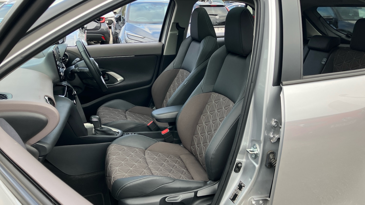 Used Toyota Yaris Cross 2023 for sale - 77690622: Photo 42