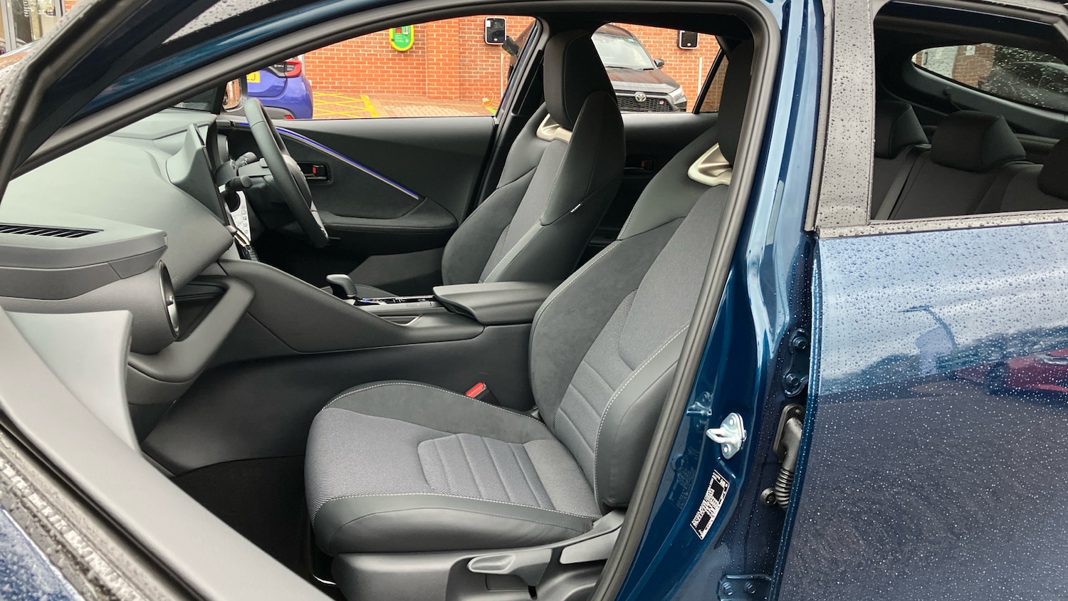 Used Toyota C-HR 2025 for sale - 77775004: Photo 43