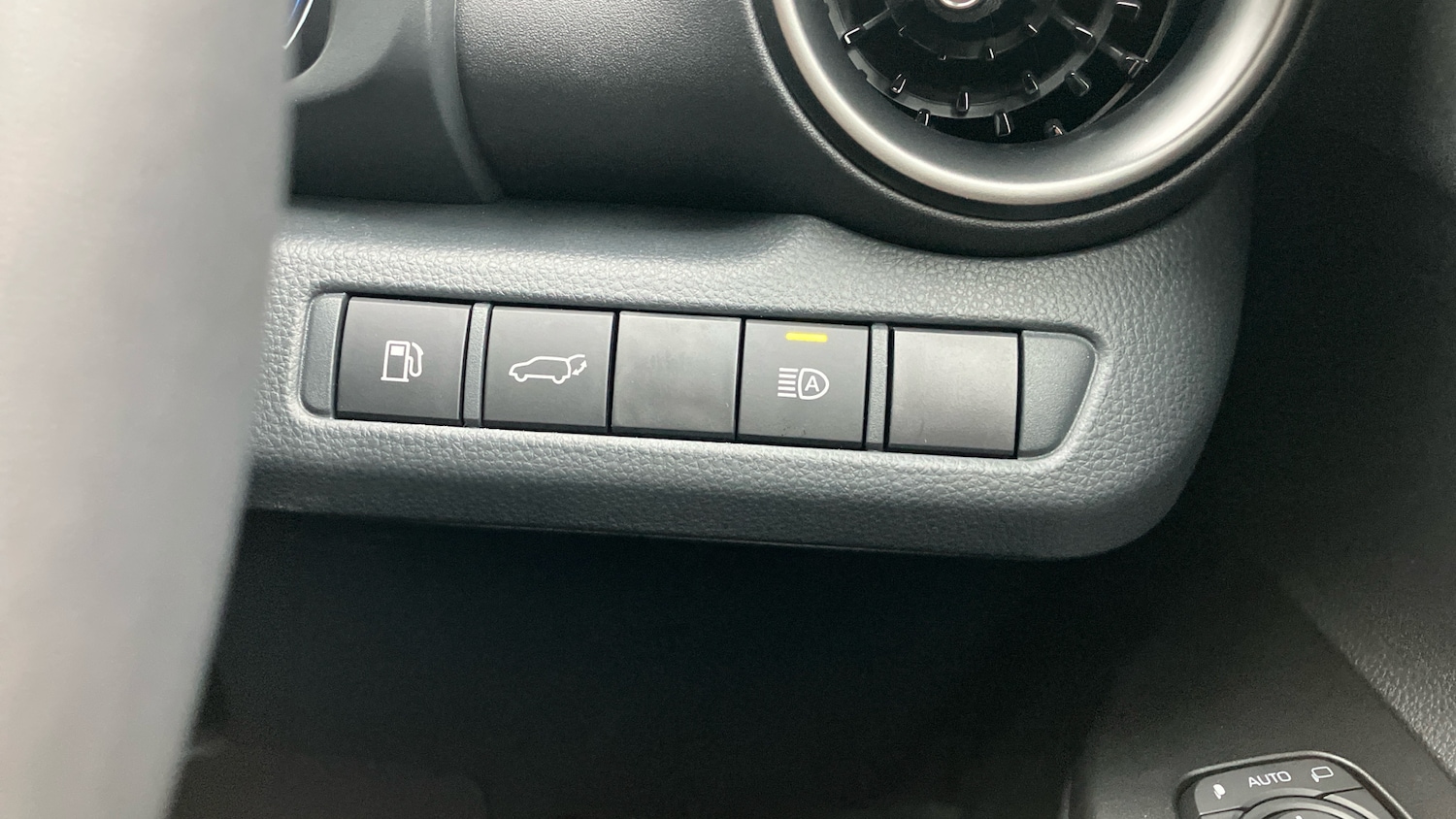 Used Toyota C-HR 2025 for sale - 77775004: Photo 48