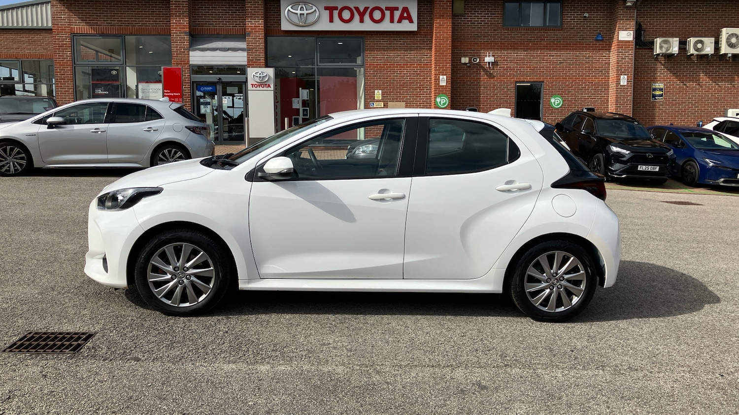 Used Toyota Yaris 2023 for sale - 76102759: Photo 17