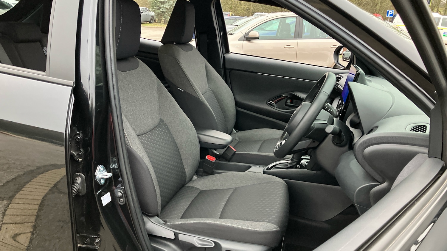 Used Toyota Yaris Cross 2025 for sale - 77420957: Photo 40