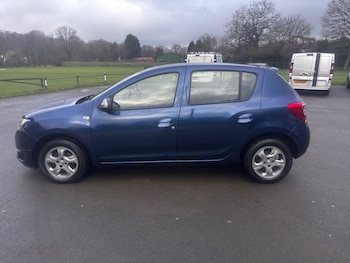 Used Dacia Sandero 2015 for sale - 77367082: Photo