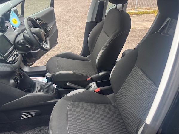 Used Peugeot 208 2015 for sale - 75017437: Photo 8
