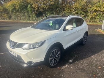 Used Nissan Qashqai 2015 for sale - 76576972: Photo