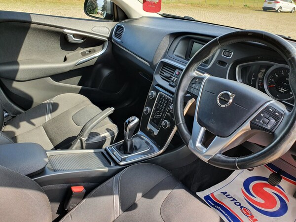Used Volvo V40 2017 for sale - 75750993: Photo 10