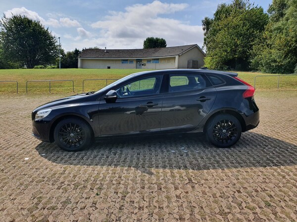 Used Volvo V40 2017 for sale - 75750993: Photo 8