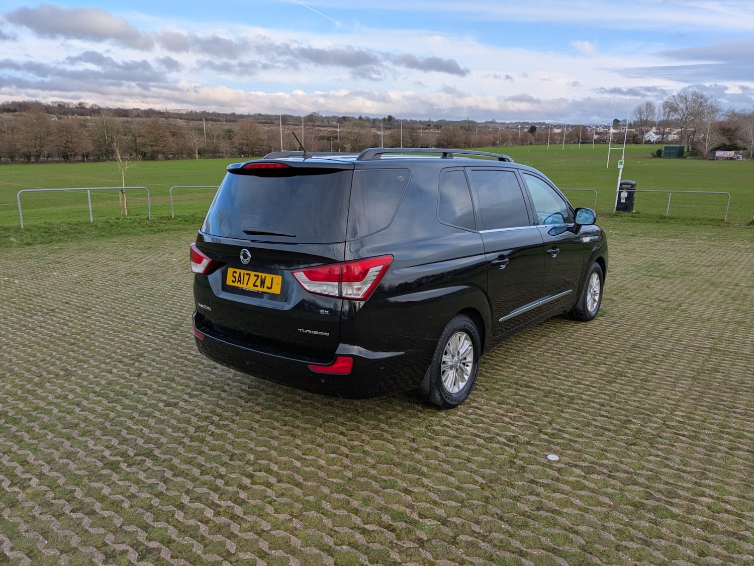 Used Ssangyong Turismo 2017 for sale - 76491705: Photo 3