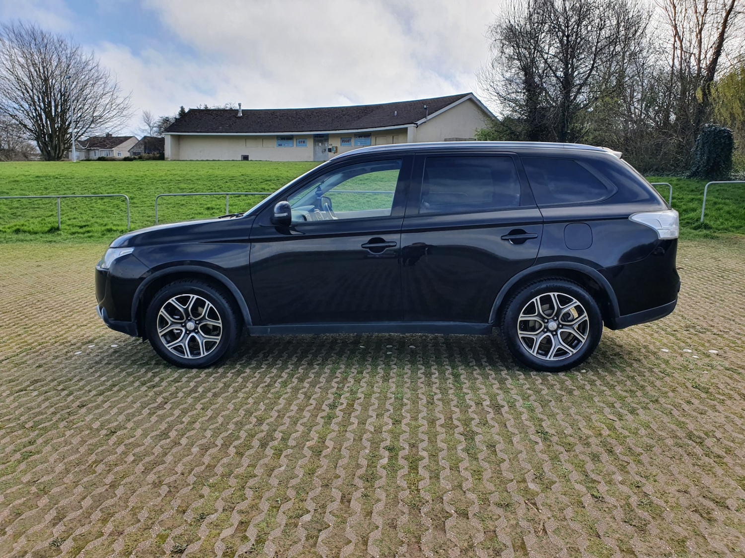 Used Mitsubishi Outlander 2015 for sale - 77917595: Photo 4