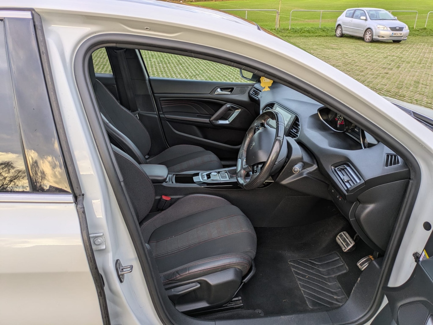 Used Peugeot 308 2017 for sale - 77019140: Photo 9