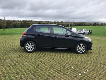 Used Peugeot 208 2016 for sale - 76413424: Photo