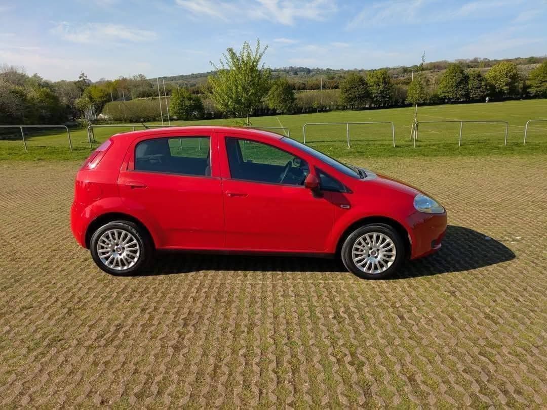 Used Fiat Grande Punto 2010 for sale - 76450389: Photo 2