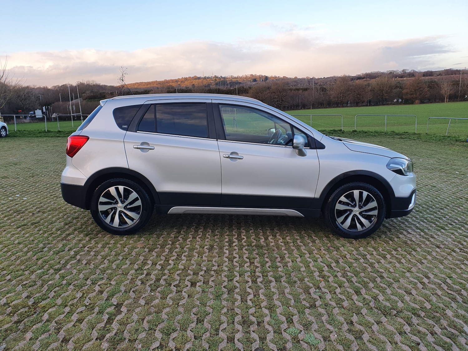 Used Suzuki SX4 S-Cross 2017 for sale - 77087739: Photo 4