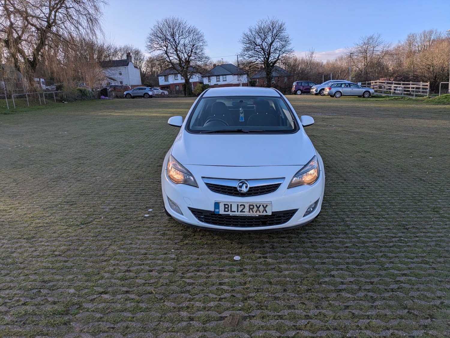 Used Vauxhall Astra 2012 for sale - 77003727: Photo 2