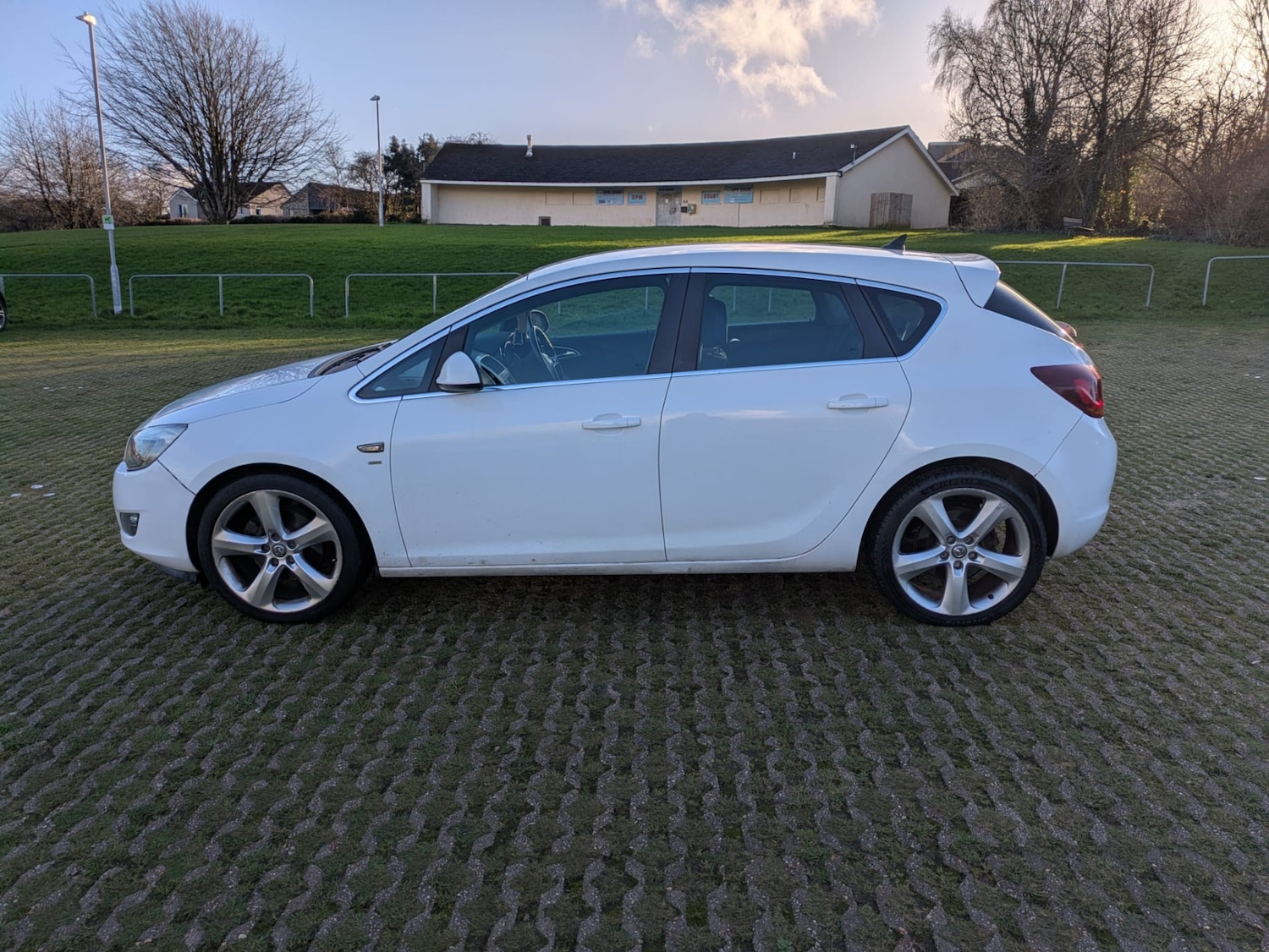 Used Vauxhall Astra 2012 for sale - 77003727: Photo 4