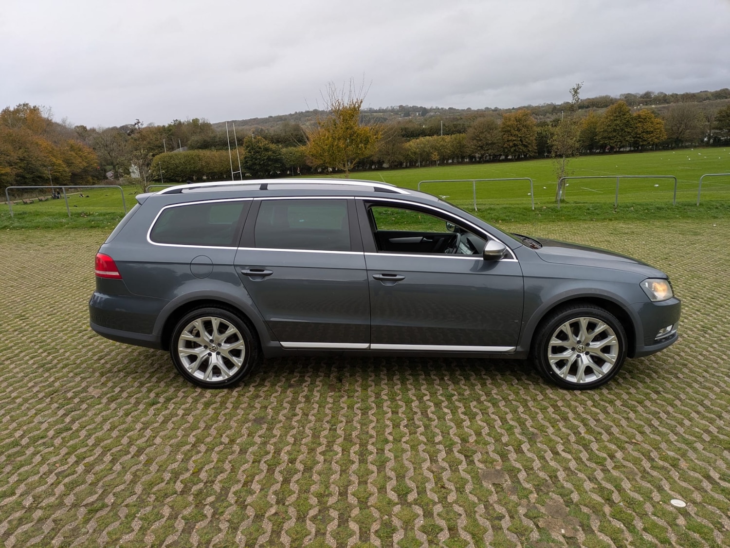 Used Volkswagen Passat 2013 for sale - 76410781: Photo 8