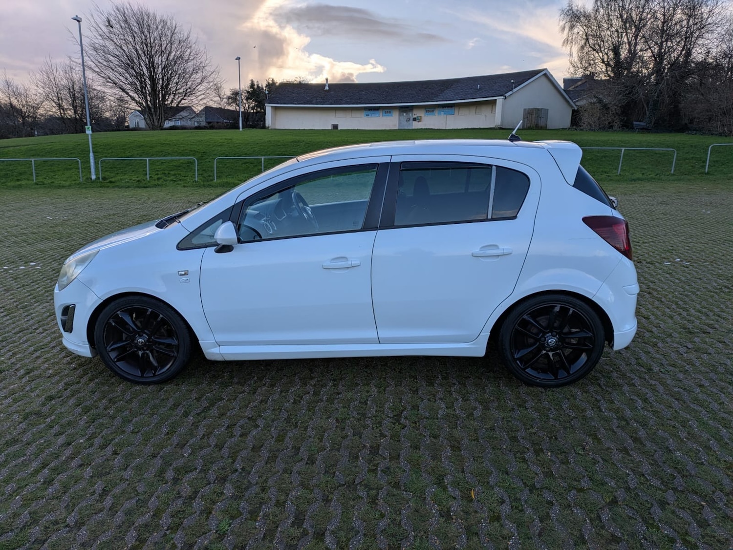 Used Vauxhall Corsa 2012 for sale - 77003777: Photo 4