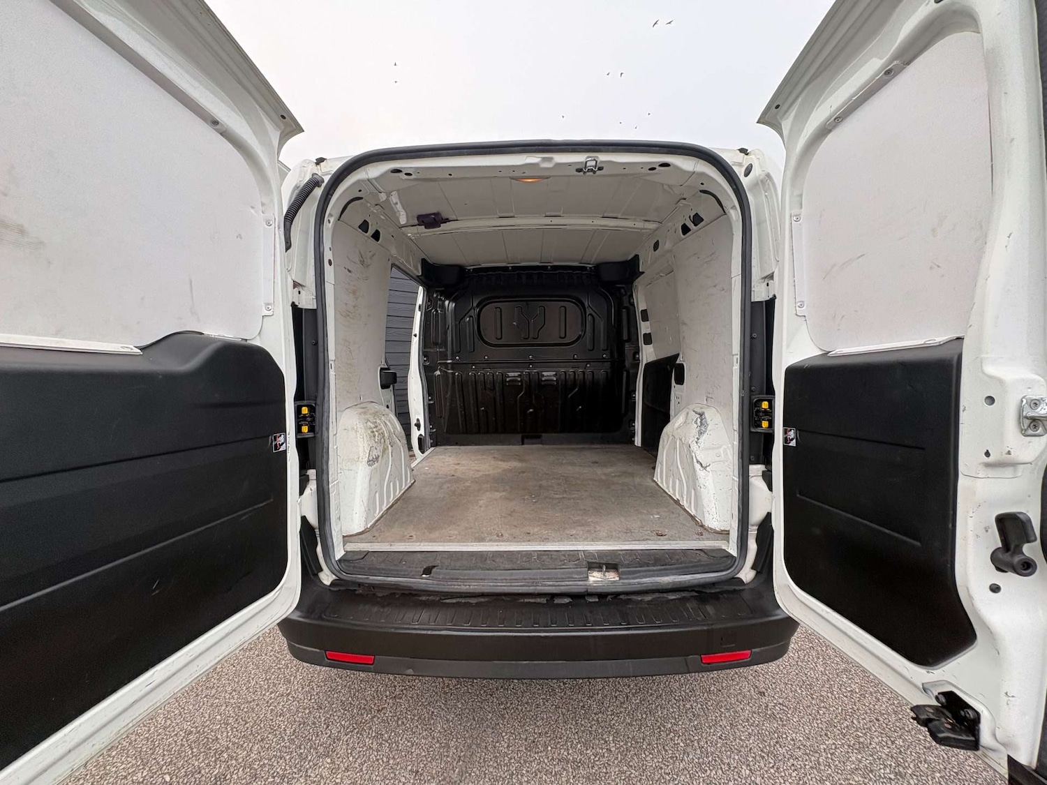 Used Vauxhall Combo 2017 for sale - 77775427: Photo 7