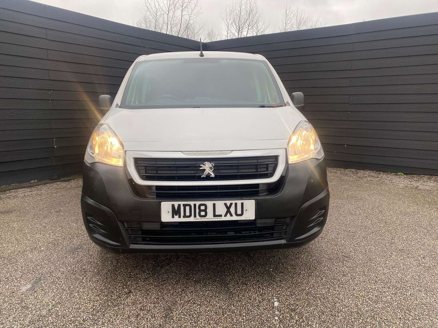 Used Peugeot Partner 2018 for sale - 77665601: Photo 2