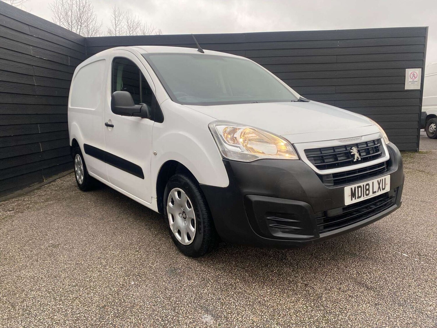 Used Peugeot Partner 2018 for sale - 77665601: Photo 3