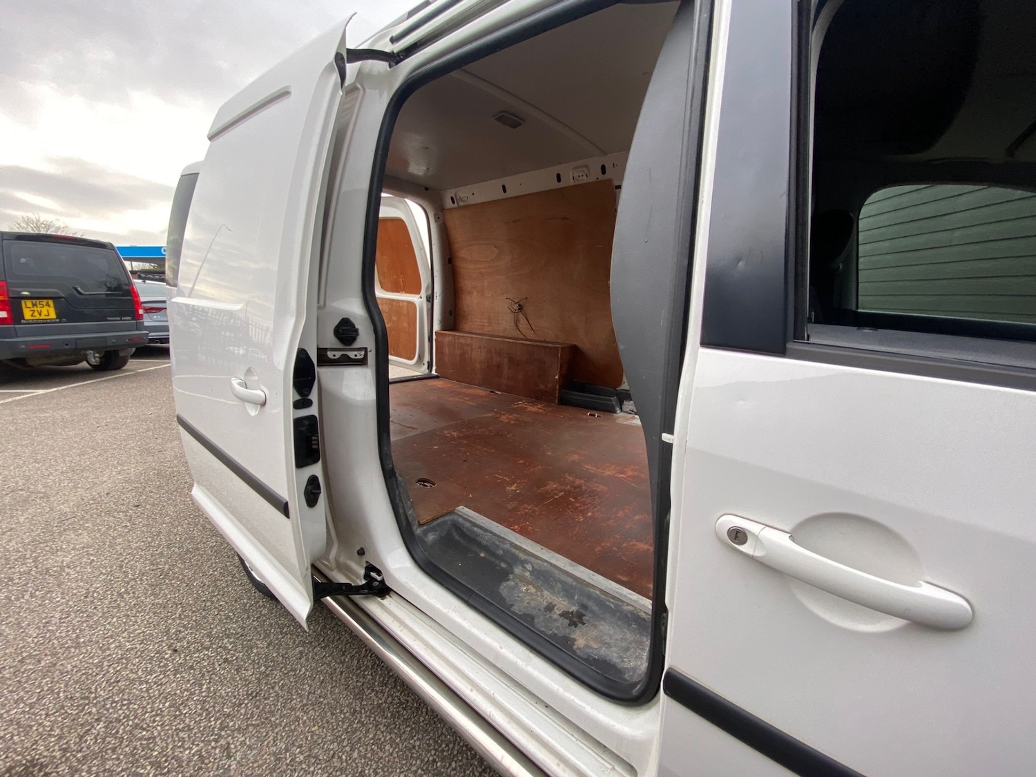 Used Volkswagen Caddy Maxi 2015 for sale - 77613859: Photo 8