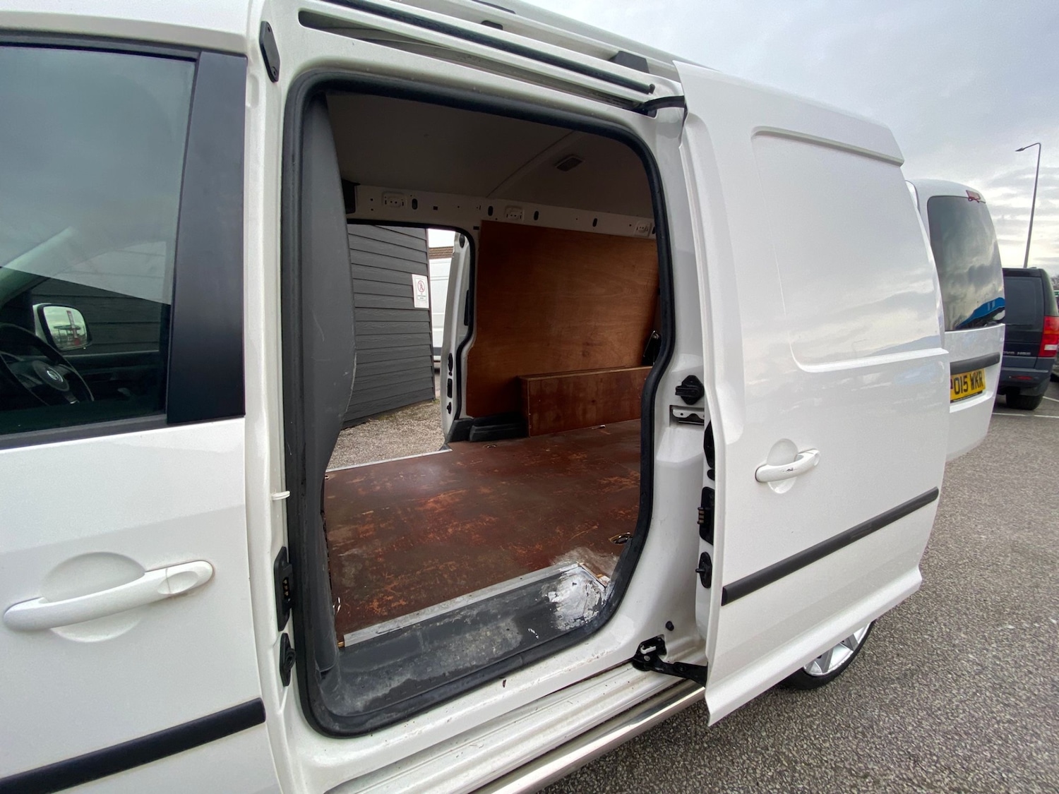 Used Volkswagen Caddy Maxi 2015 for sale - 77613859: Photo 9