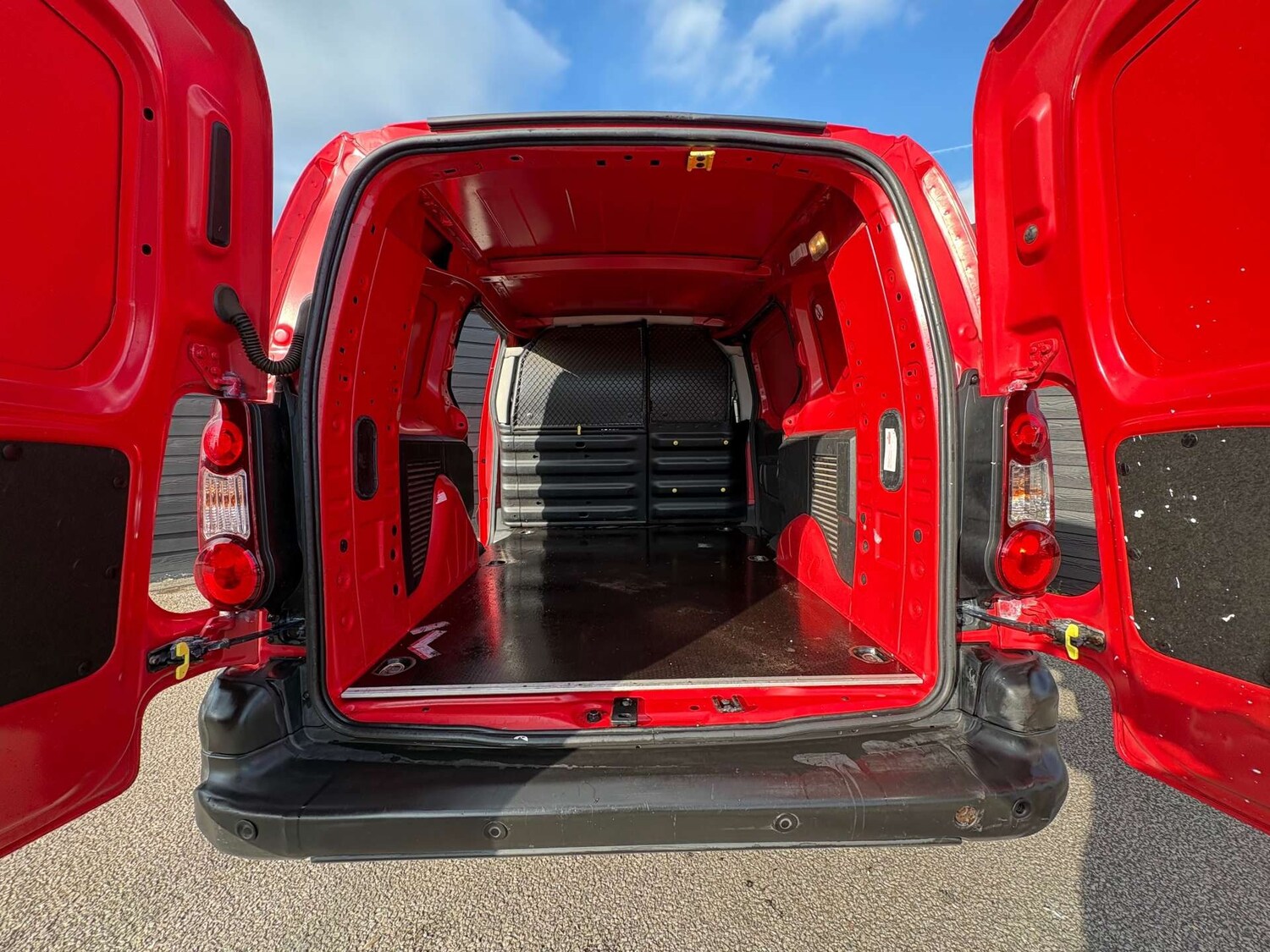 Used Peugeot Partner 2017 for sale - 77855872: Photo 11