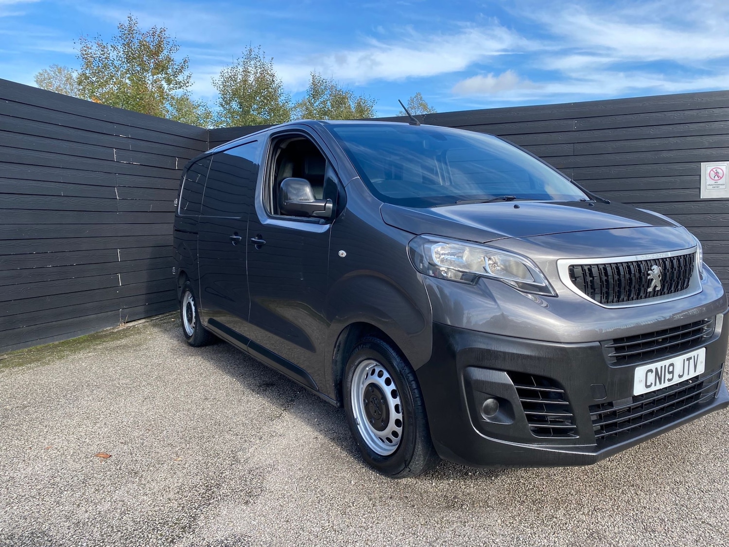 Used Peugeot Expert 2019 for sale - 76341117: Photo 2