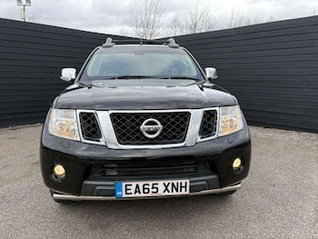 Used Nissan Navara 2015 for sale - 77851760: Photo