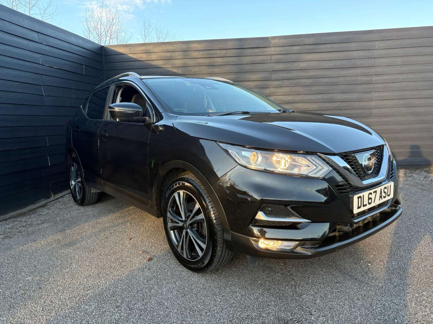 Used Nissan Qashqai 2017 for sale - 77855992: Photo 2