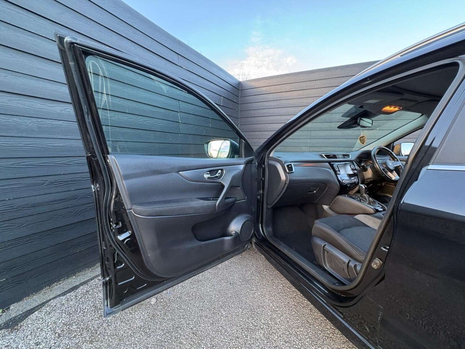 Used Nissan Qashqai 2017 for sale - 77855992: Photo 9