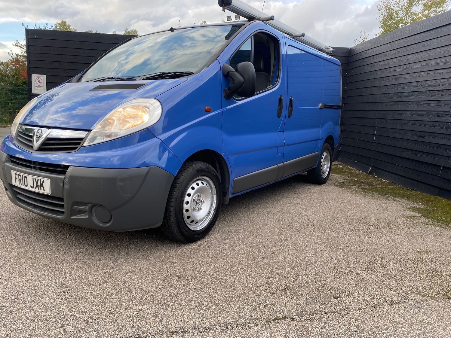 Used Vauxhall Vivaro 2010 for sale - 76352304: Photo 1