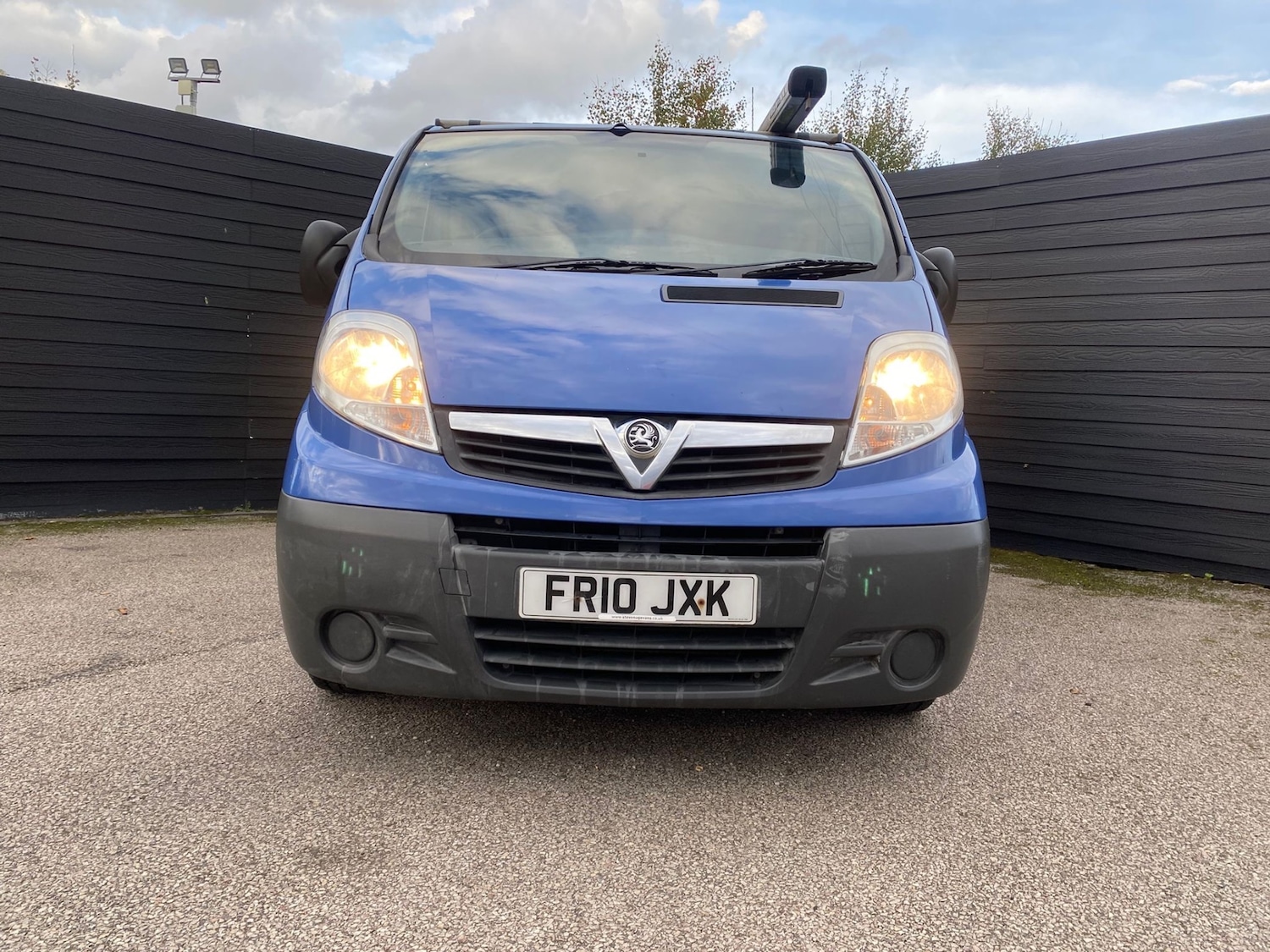 Used Vauxhall Vivaro 2010 for sale - 76352304: Photo 2