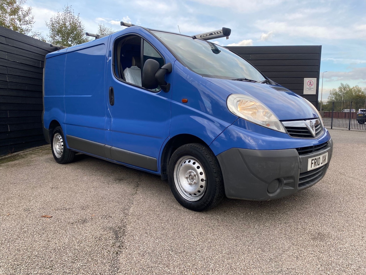 Used Vauxhall Vivaro 2010 for sale - 76352304: Photo 3