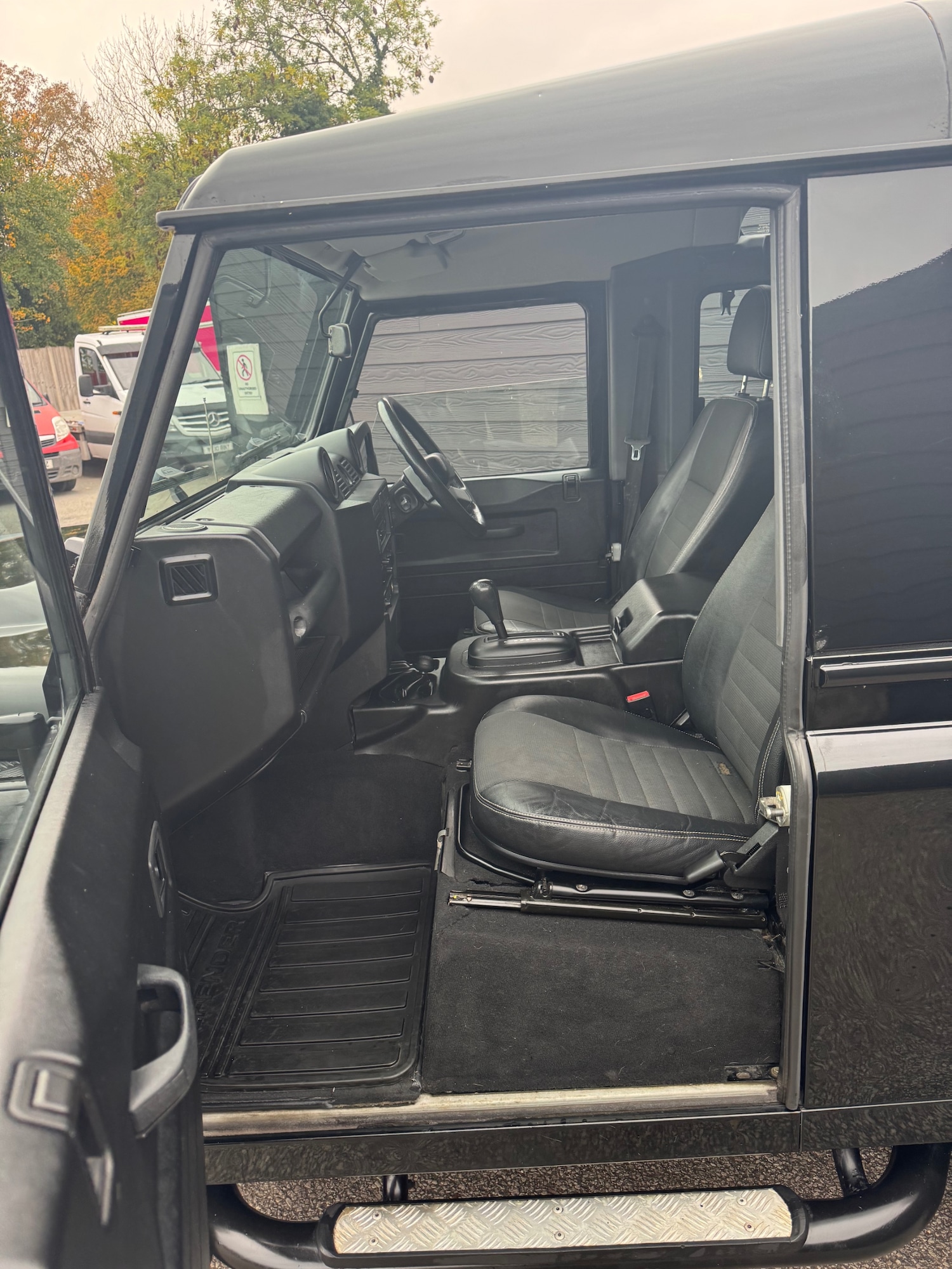 Used Land Rover Defender 2010 for sale - 76505673: Photo 8