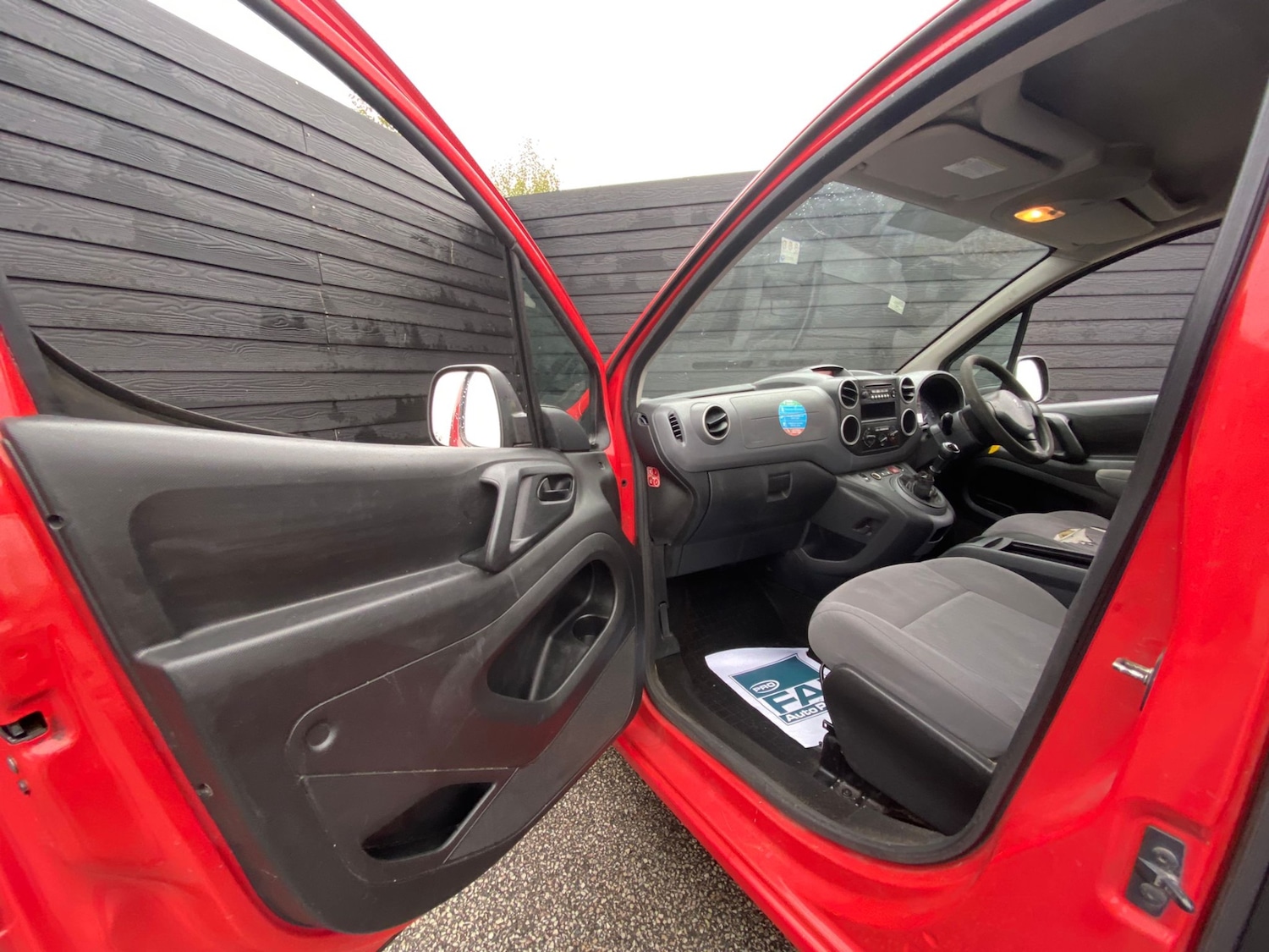 Used Peugeot Partner 2012 for sale - 76158208: Photo 9