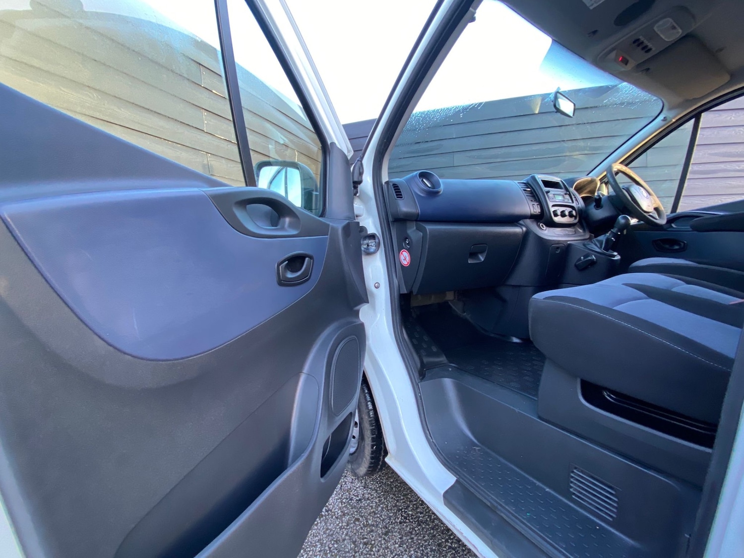 Used Vauxhall Vivaro 2015 for sale - 76891673: Photo 12