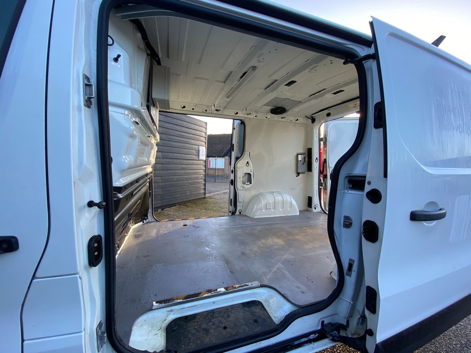 Used Vauxhall Vivaro 2015 for sale - 76891673: Photo 6