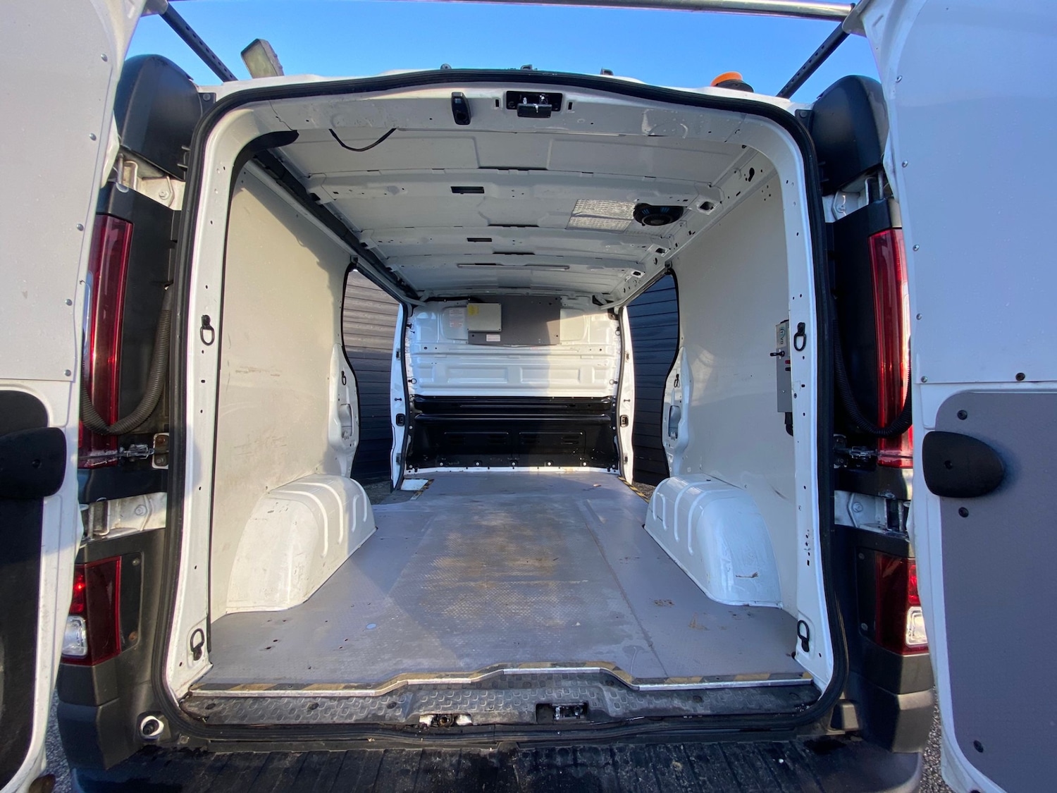 Used Vauxhall Vivaro 2015 for sale - 76891673: Photo 8